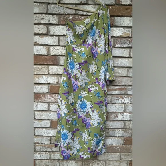 green emerald velvet dress Hyacinth House Green Taffeta Embellished Ashton Bow Dress Green Taffetta / M main image 1